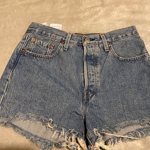 High waisted Levi’s shorts